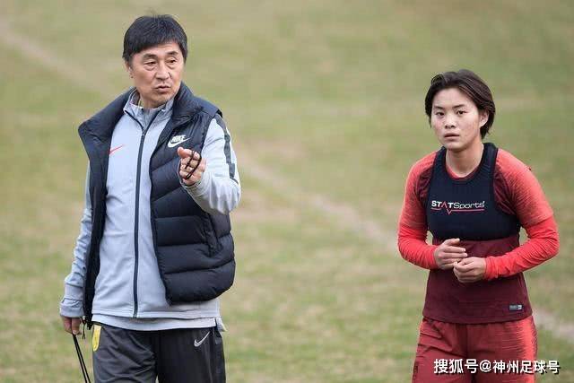 国足名单：武磊回归 杨明洋首入 王钰栋刘若钒在列